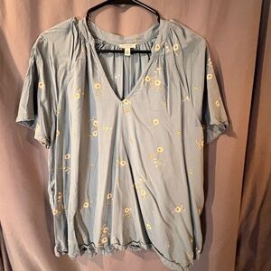 Susina Light Blue Floral V-Neck Short Sleeve Blouse L Pullover Casual